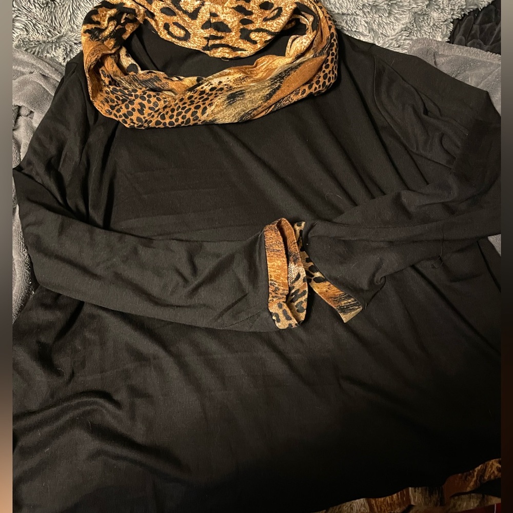 Avenue Black Sweater with Detachable Leopard Scarf 30/32